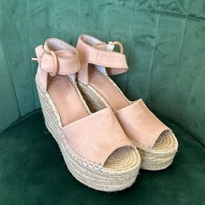 Marc fisher nude wedges